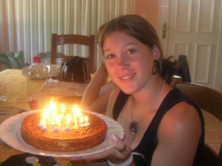 Moi et le gateau[sans farine!!lol]